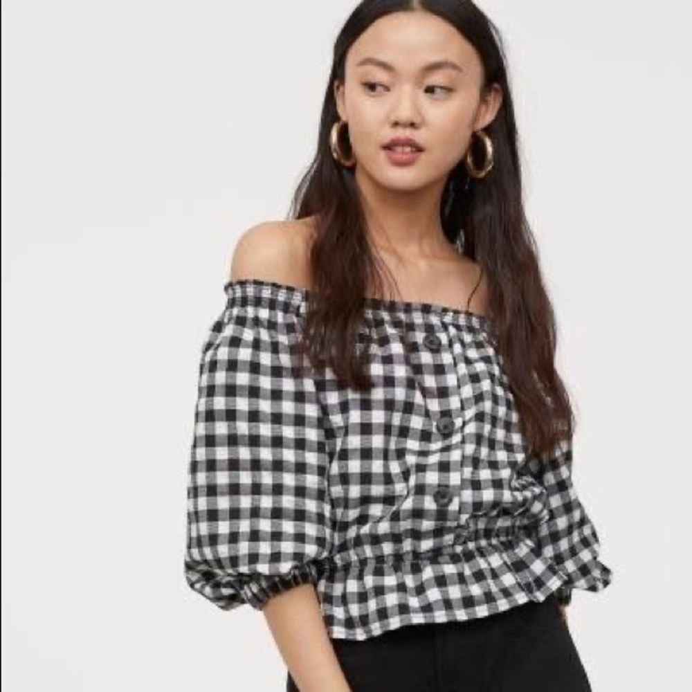 Off shoulder gingham top. Never worn! Size s/m.